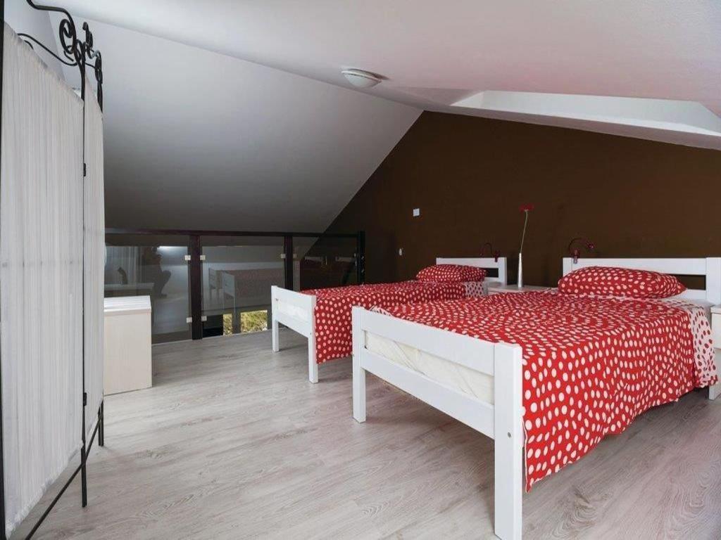 Apartments Grzic Porozina Экстерьер фото